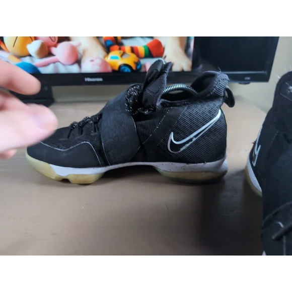 Nike LeBron 14 EP 'Chase Down' 852405-002 Kids Basketball Shoes SIZE 6.5Y - Picture 5 of 10